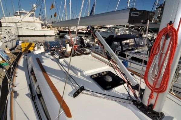 Jeanneau 39i sailboat in Alameda, California-USA